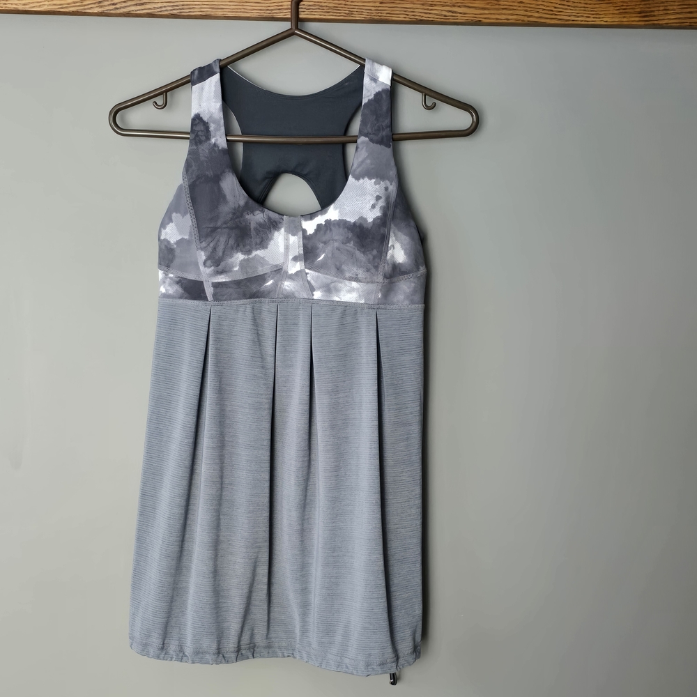 Lululemon Run: Your Heart Out Tank. Size 8